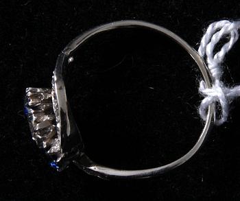 RING, 18K vitguld med briljanter och safirer, Göteborg, 1952.