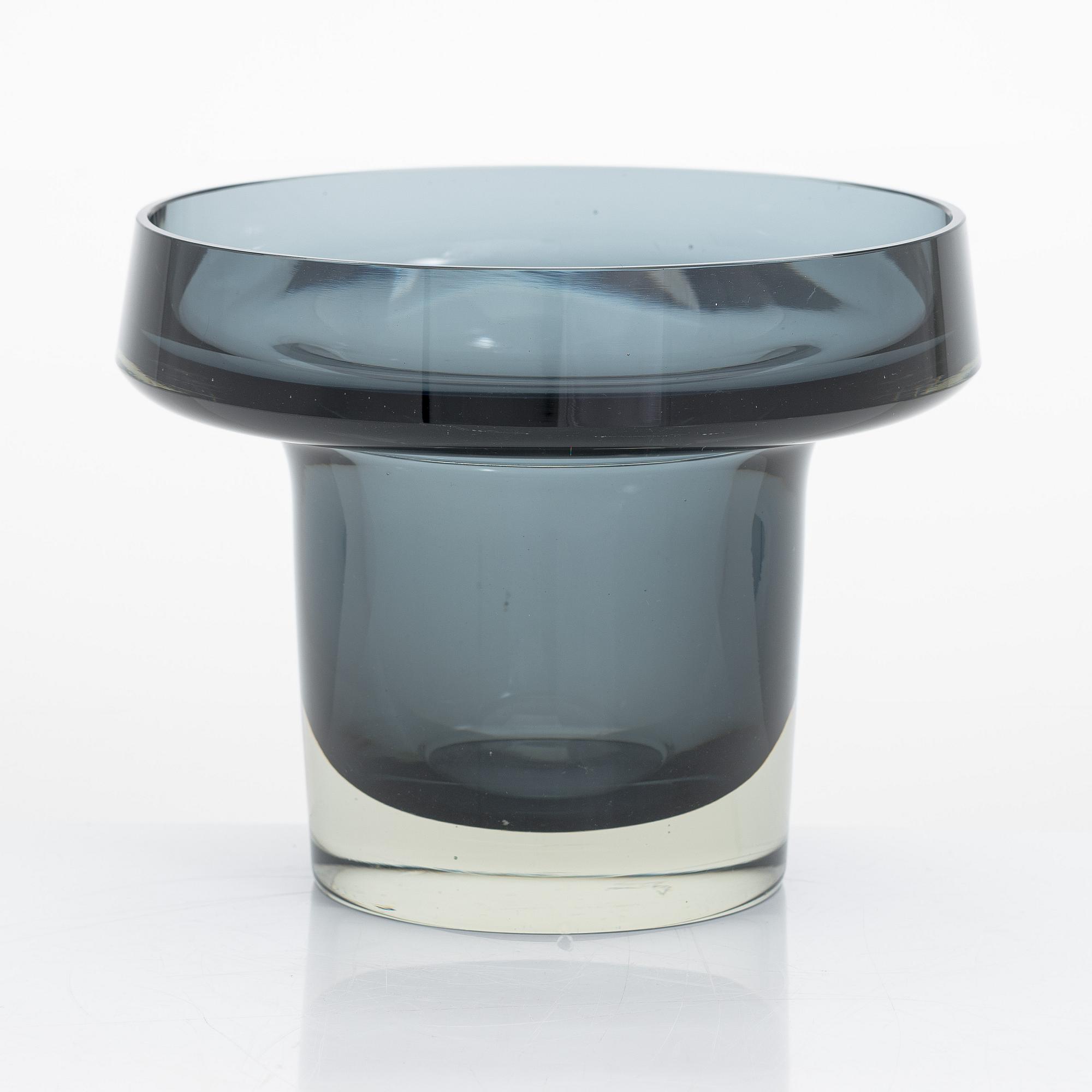Kaj Franck, A glass vase, model KF 260. Signed K Franck Nuutajärvi Notsjö -60.