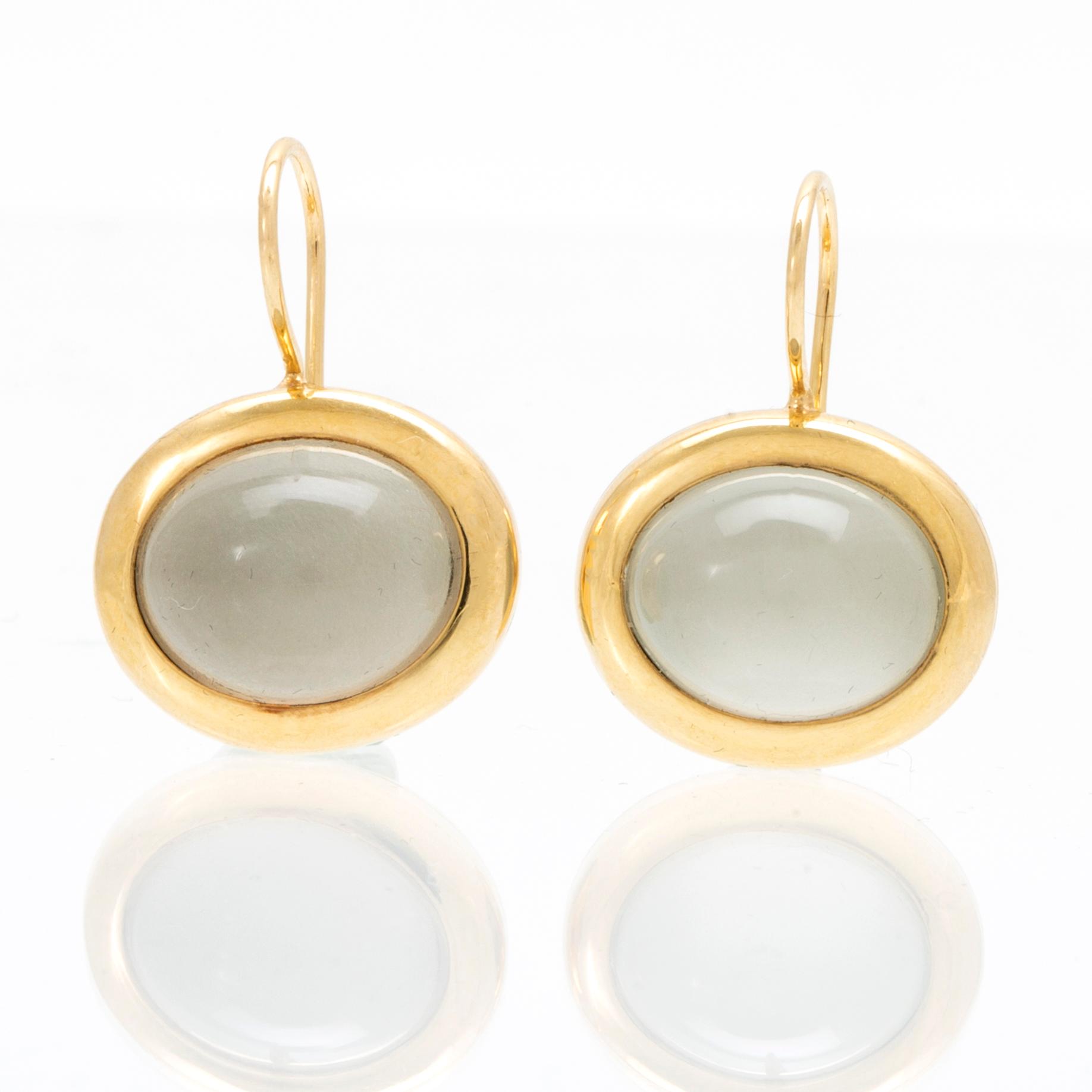 A pair of 18K gold earrings "Emeli" with cabochon-cut moonstone from Ole Lynggaard.