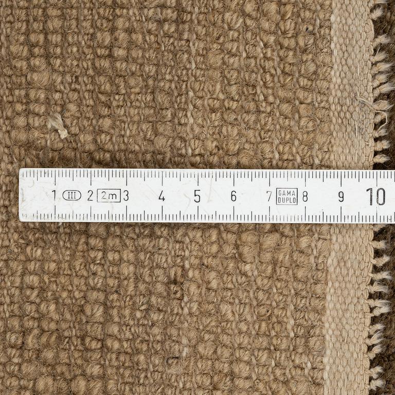 Matta, Kina, ca 137 x 207 cm.