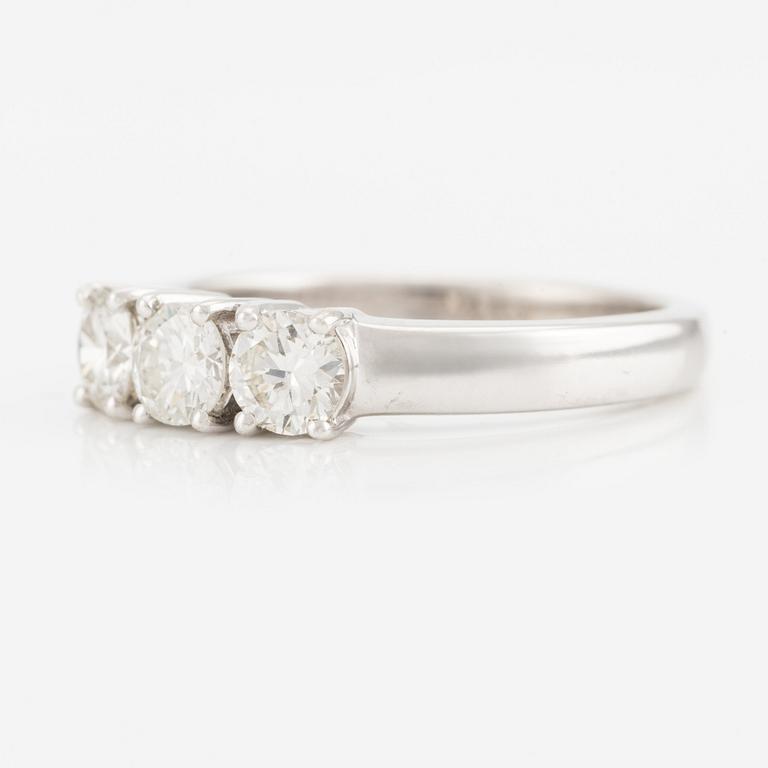 Ring with three brilliant-cut diamonds.