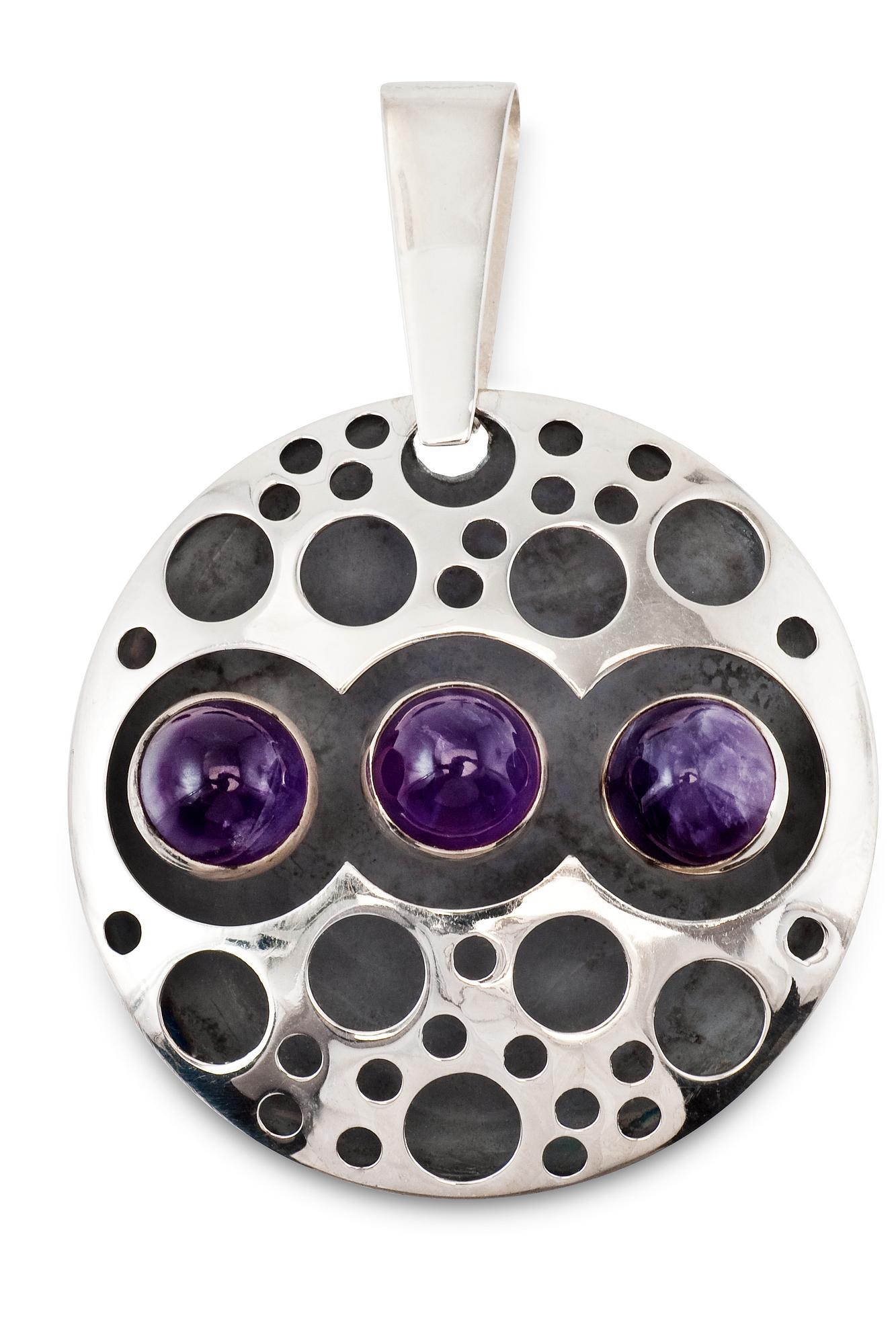 HELGE NARSAKKA, A PENDANT.