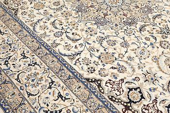 A part silk Nain carpet, so-called 9LAA, approx. 484 x 320 cm.