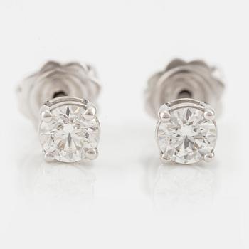 Earrings with brilliant-cut diamonds, accompanied by a GIA dossier.