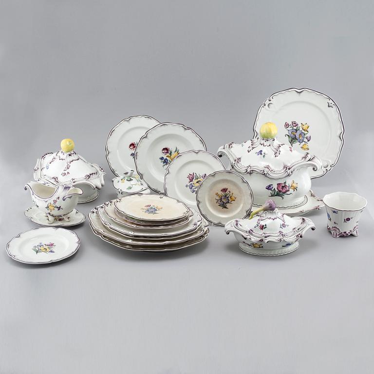 90 pieces of earthenware tableware from Rörstrand, model "Rörstrandia", 1930-56.