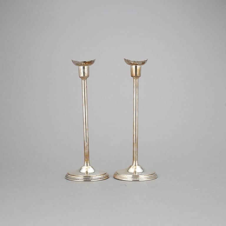 LJUSSTAKAR, ett par, Ainar Axelsson, GAB, Stockholm, 1966. Vikt 186 g.