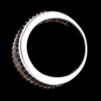 RING, 10 k guld, briljantslipade diamanter tot ca 1.00 ct.