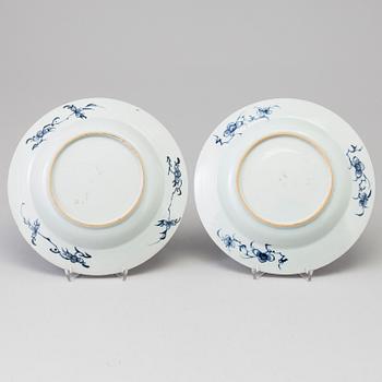 A pair of blue and white export porcelain dishes, Qing dynasty, 18th century.