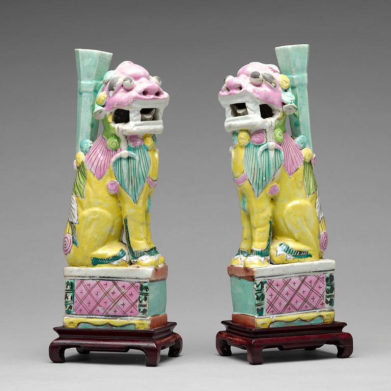 A pair of famille rose candle holders/censers, Qing dynasty, 19th Century.