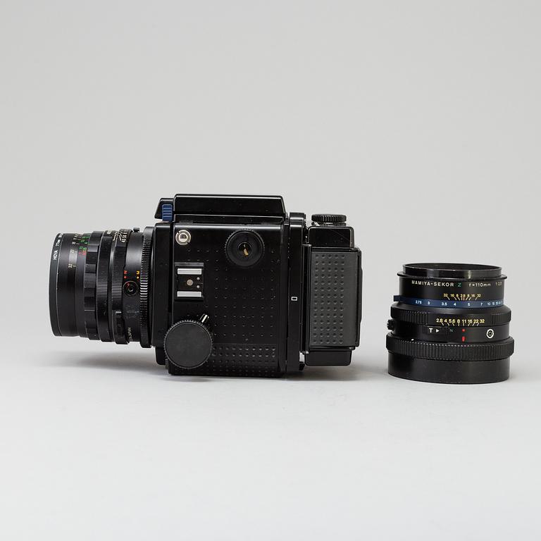 A black Mamiya RZ67 Pro Medium Format Camera Body with sekor z f = 110 mm 1:2.8 and sekor c f = 50 mm 1:4.5 lens.