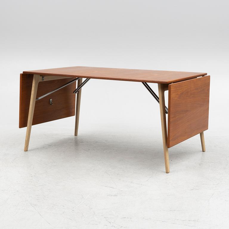 Børge Mogensen, dining table, model 162, Søborg Møbelfabrik, Denmark, 1950s.