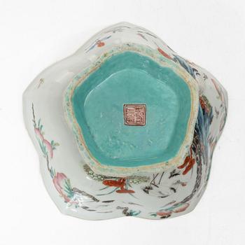 Skål  porslin, Qingdynastin, Kina, 1800-tal.