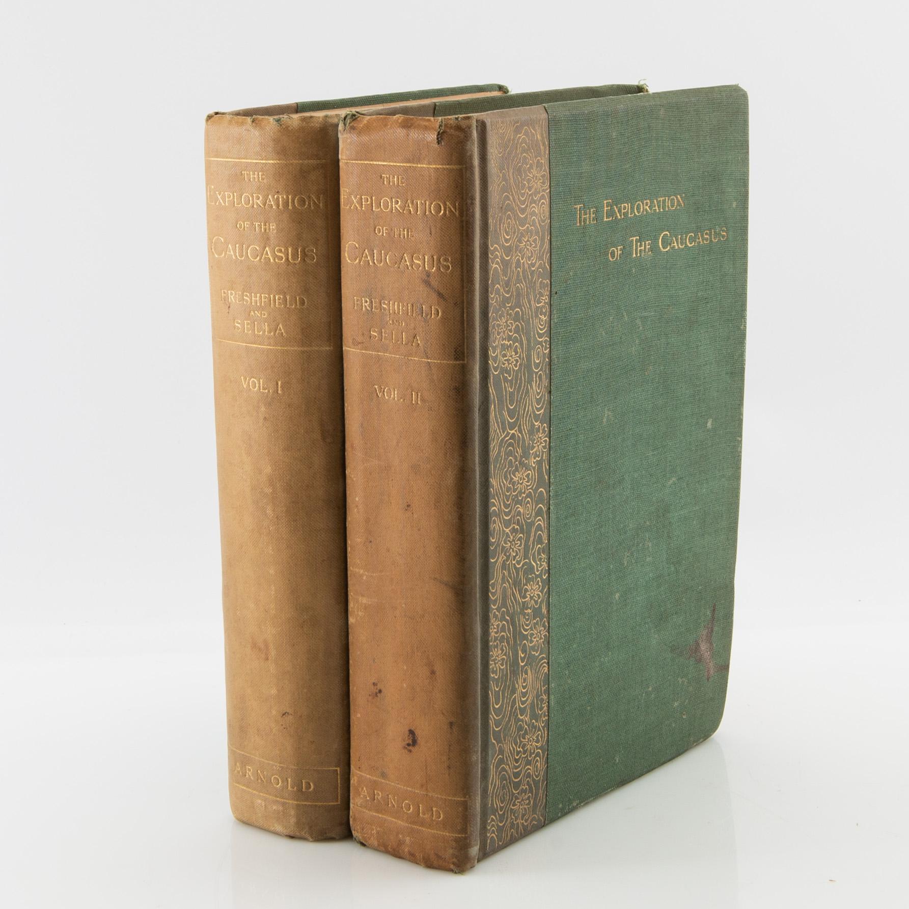 Freshfield, Douglas W.: The Exploration of the Caucasus. Förstaupplaga 1896. 2 band. Fotograf Vittorio Sella.