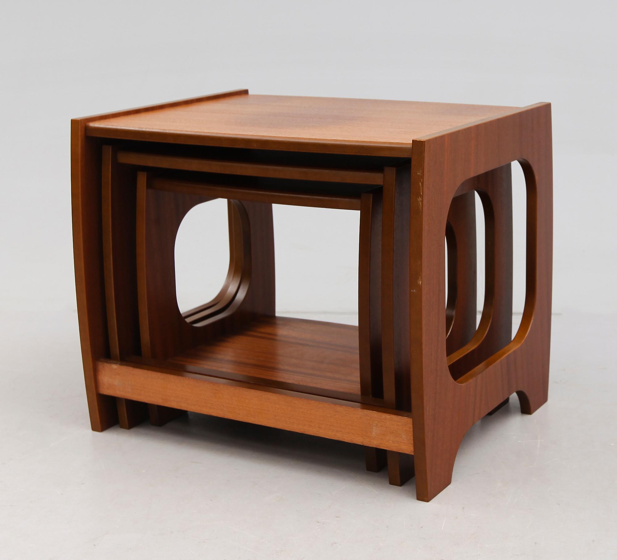 SATSBORD, 3 delar, 1900-talets mitt, G-plan, England.