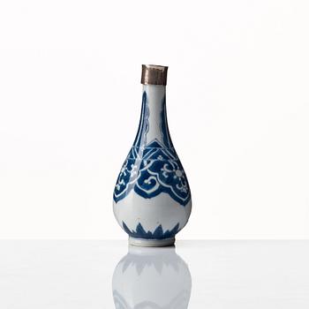 Two blue and white vases, Qing dynasty, Kangxi (1662-1722).