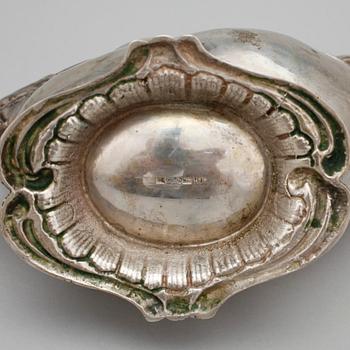SÅSSNIPA. Silver, rokokostil, Stiltenn Sven Carlsson, Stockholm 966. Vikt ca gram.
