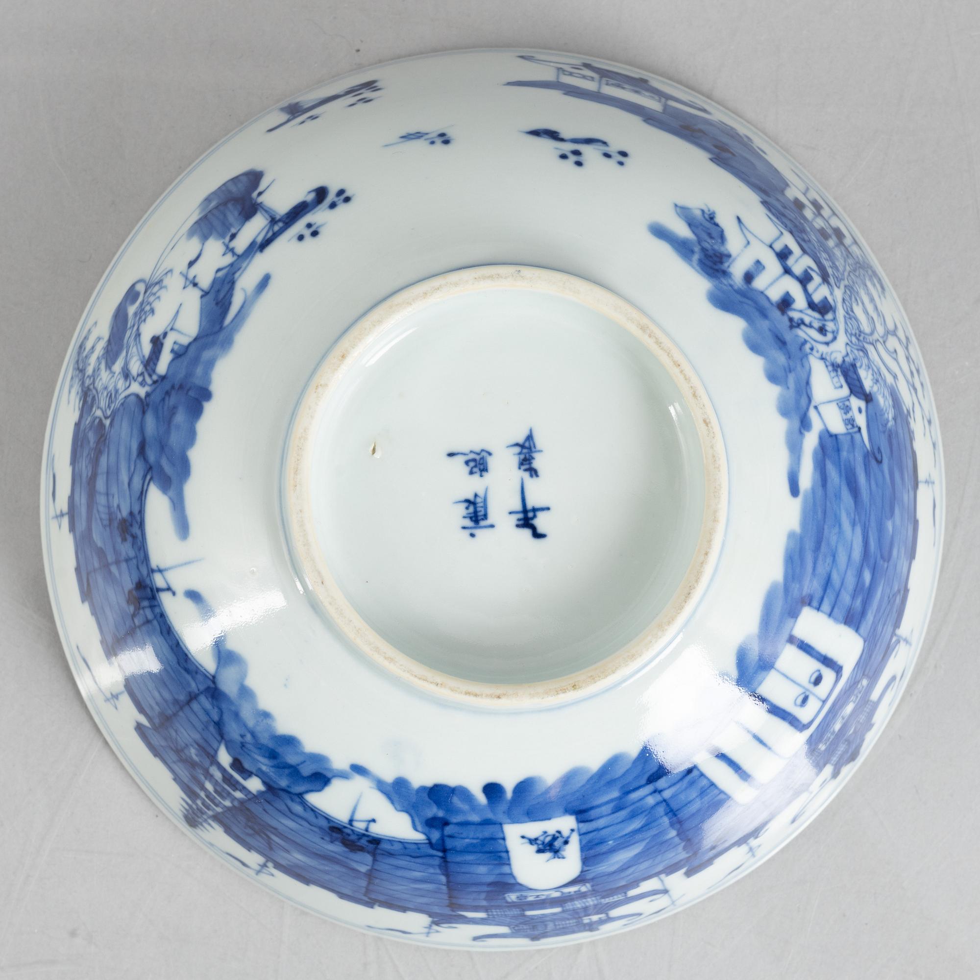 A blue and white porcelain bowl, China, Qing dynasty, 19th century.