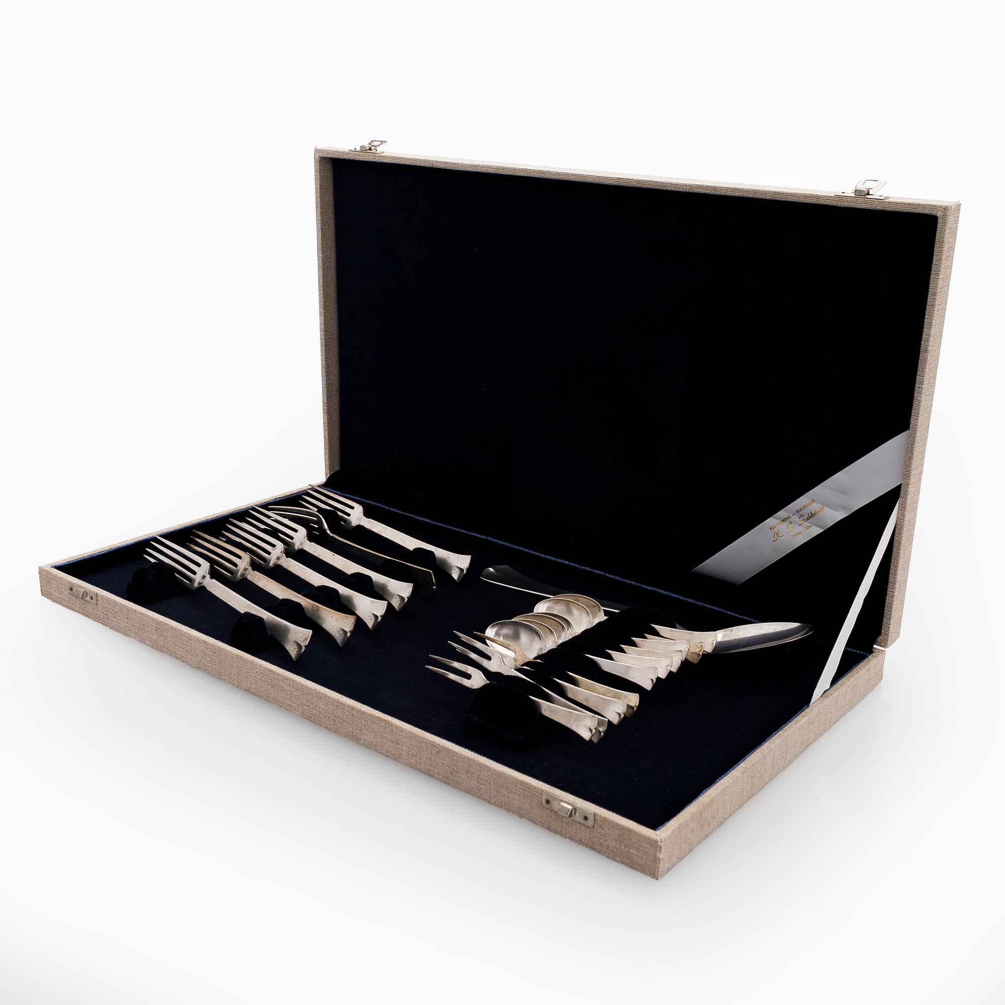 A 35-piece set of 'Jousi' (Bow) silver cutlery, Kultakeskus, Hämeeninna 1953-1979.