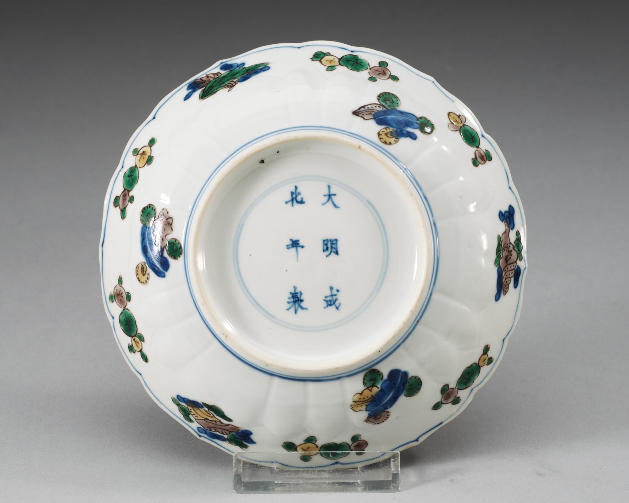 A famille verte dish, Qing dynasty, 17th Century with Chenghuas six character mark.
