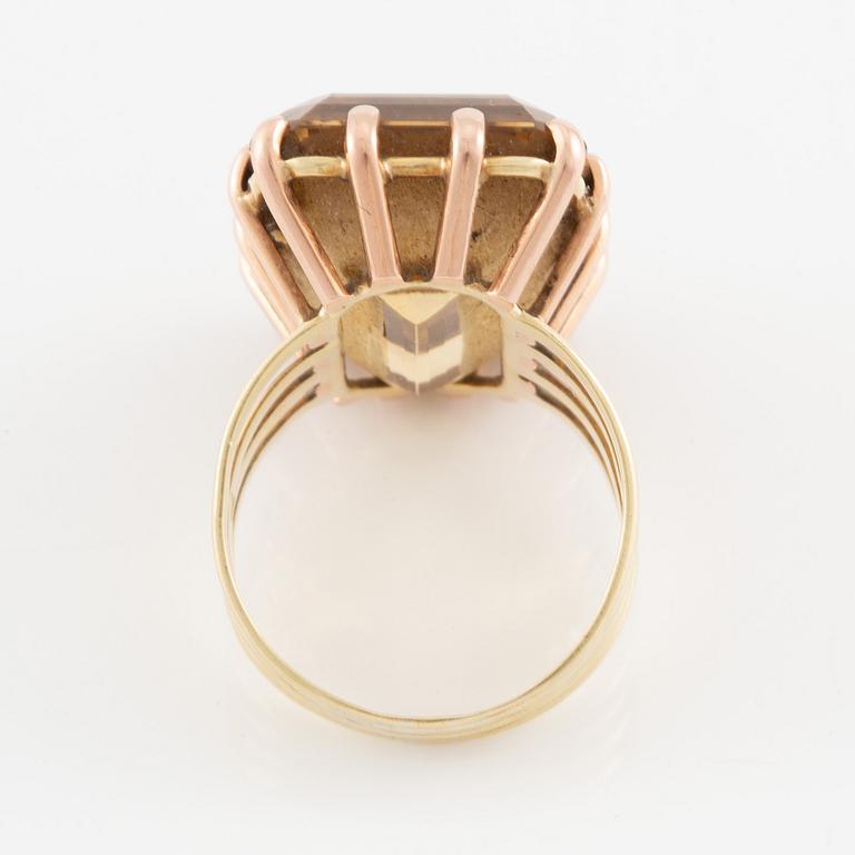 Ring 14K gold with citrine.