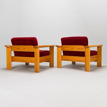 A pair of 1970's armchairs.