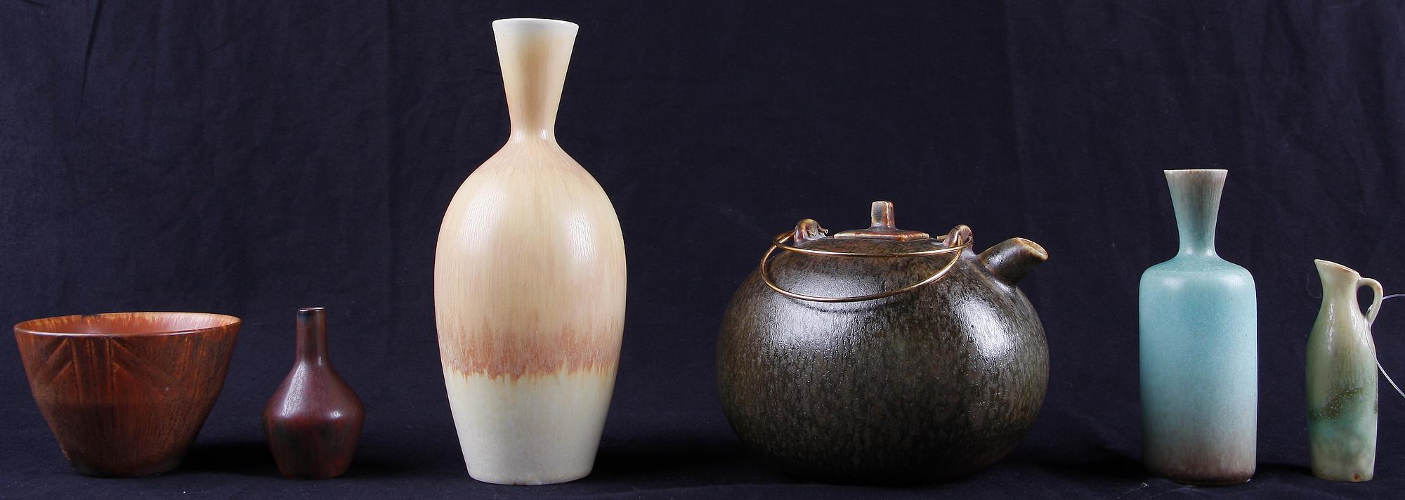 VASER SAMT SKÅL OCH TEKANNA, 6 delar, stengods, bla Carl Harry Stålhane, Rörstrand resp Gustavsberg.