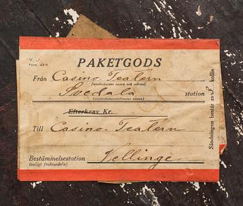 FIGURDOCKOR, ett par, Papier maché,  föreställande Fyrtornet och Släpvagnen. 1900-talets första hälft.