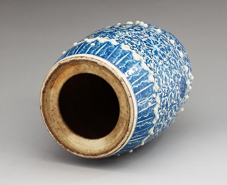 A blue and white garden seat, Qing dynasty, 19th Century.