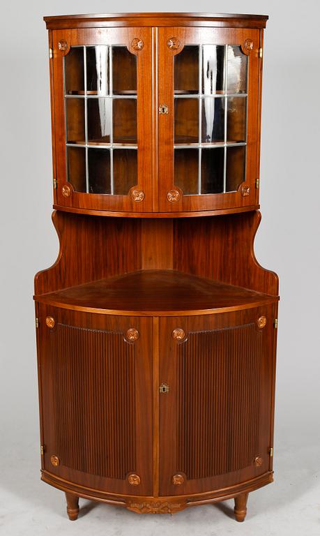 VITRINSKÅP, gustaviansk stil, 1900-talets mitt.