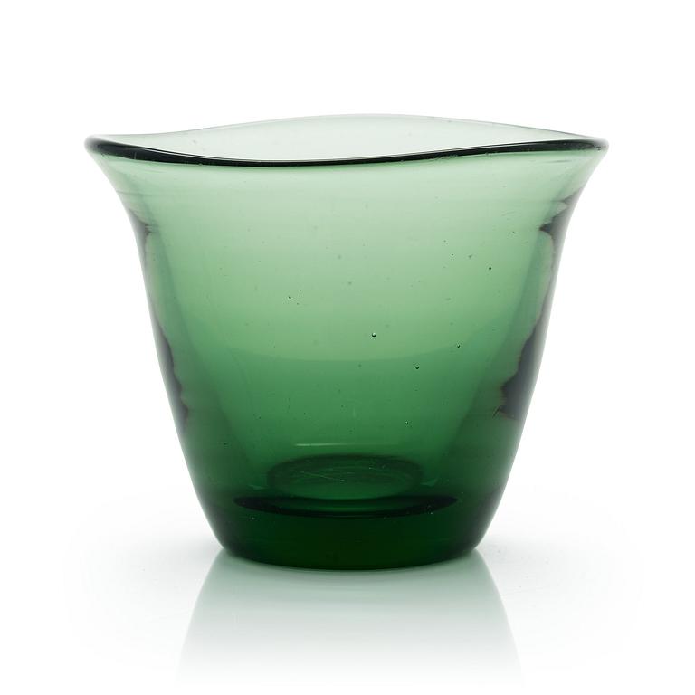 GUNNEL NYMAN, a '38/1123' bowl Riihimäen Lasi Oy, 1938.