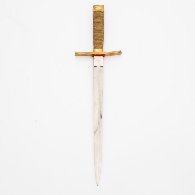 A Swedish Airforce dagger 1930-52 pattern, with scabbard.