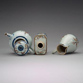 A part tea service, Qing dynasty, 18th Century.