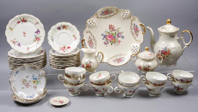 KAFFESERVISDELAR, 23 st, porslin. Rosenthal, "Pompadour" respektive Bavaria.