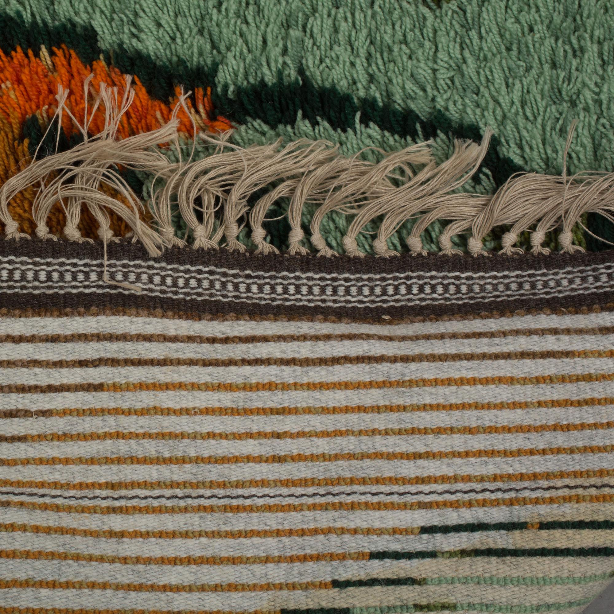 MATTA, rya, 1900-talets mitt. Ca 174 x 112 cm.