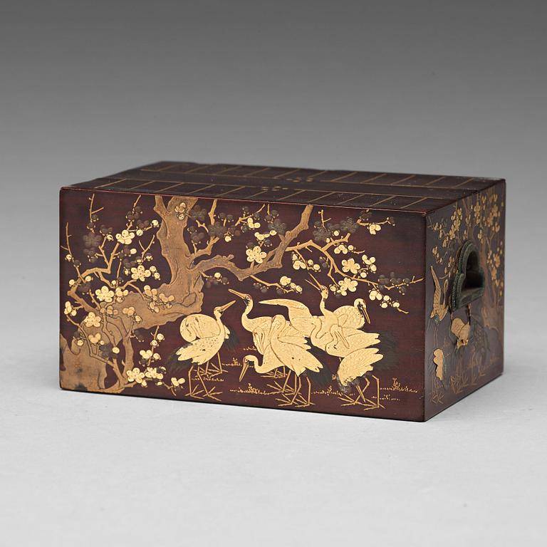 A Japanese lacquered box, 19th Century.