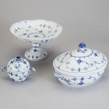 SERVISDELAR, 41 delar, porslin, "Musselmalet", Royal Copenhagen.
