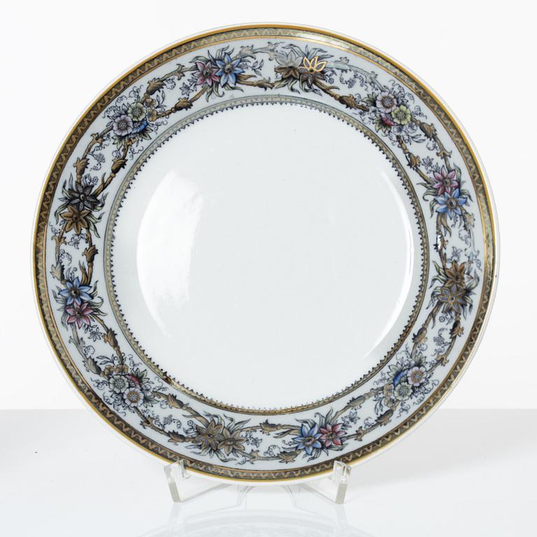 Dinner service, 100 pieces, creamware, "Iris", Rörstrand, second half of the 20th Century.