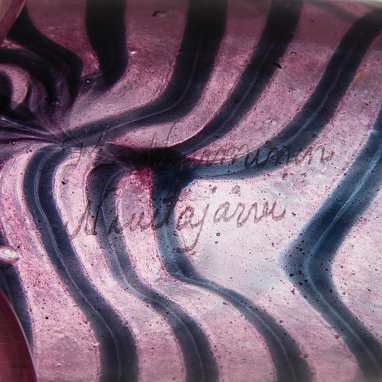 KERTTU NURMINEN,  LASIVEISTOS, signeerattu K. Nurminen Nuutajärvi.