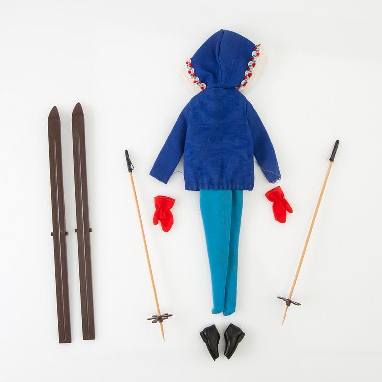Barbiekläder 4 set. vintage bl a "Sophisticated lady" Mattel 1963. "Ski queen" Mattel 1963-64.