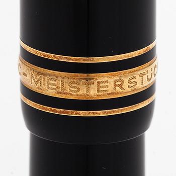 Montblanc, a Meisterstück fountain pen.