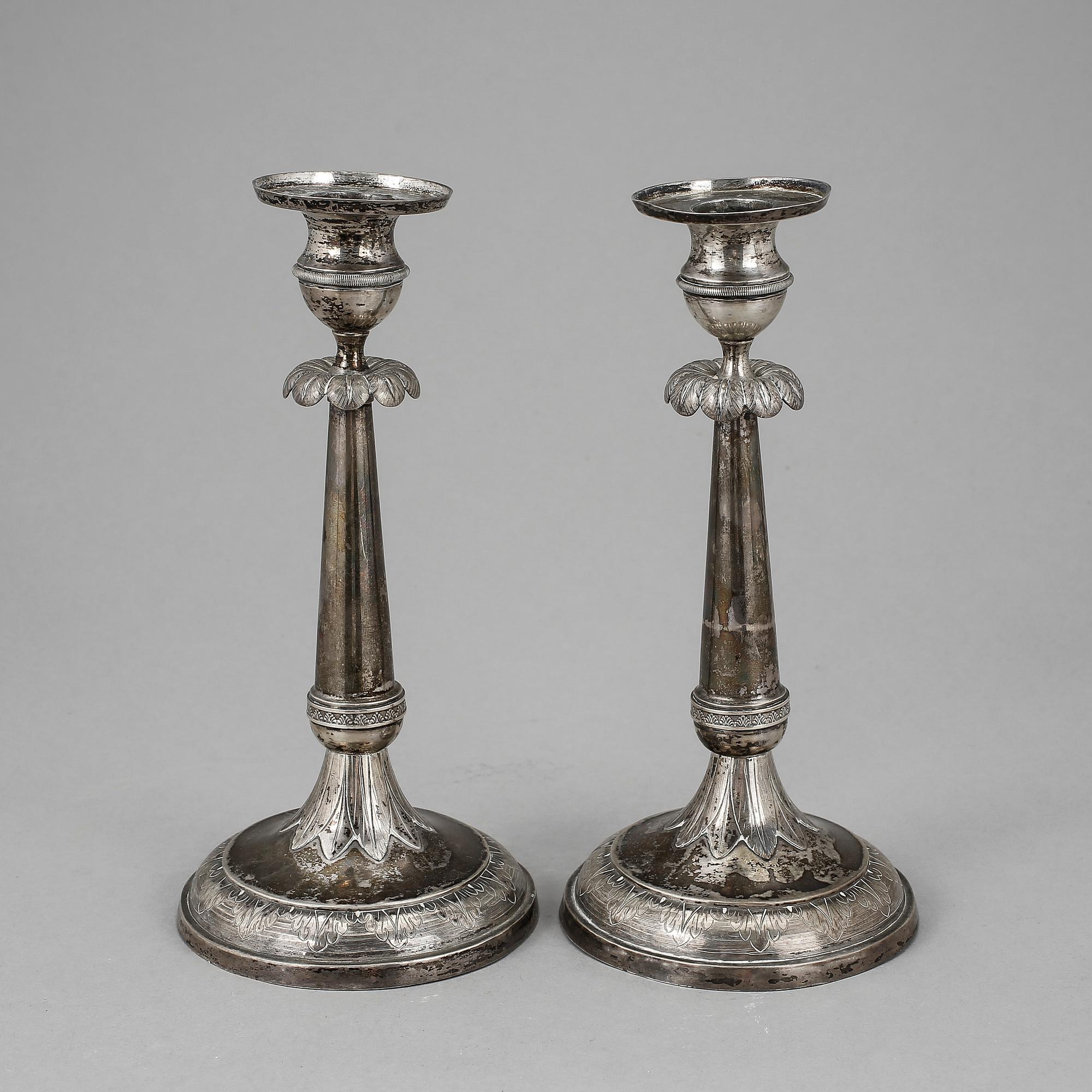 LJUSSTAKAR, ett par, silver, otydliga stämplar, troligen Finland, 1800-tal.