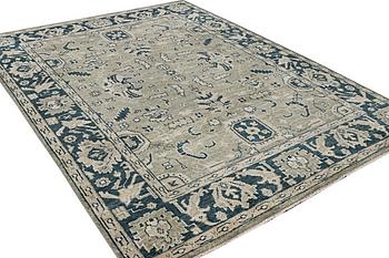 An oriental carpet with Mamluk design, c. 372 x 277 cm.