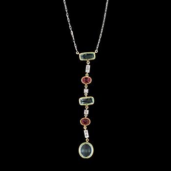 1047. NECKLACE, aquamarines, tourmalines and brilliant cut diamonds, tot. app. 0.40 cts.