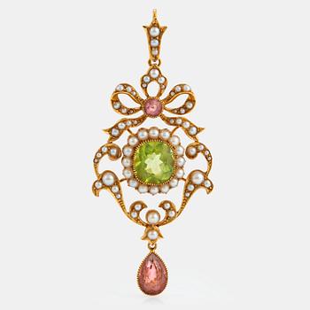 1046. An 18K gold pendant set with a faceted peridot, pink tourmalines and half pearls.