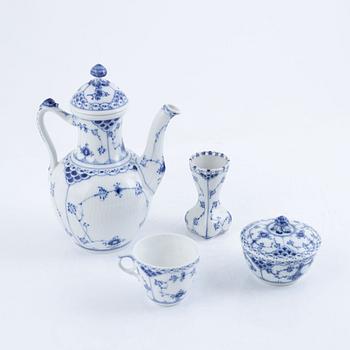 Service parts, 21 pieces, porcelain, "Musselmalet", full and half lace, Royal Copenhagen, Denmark.