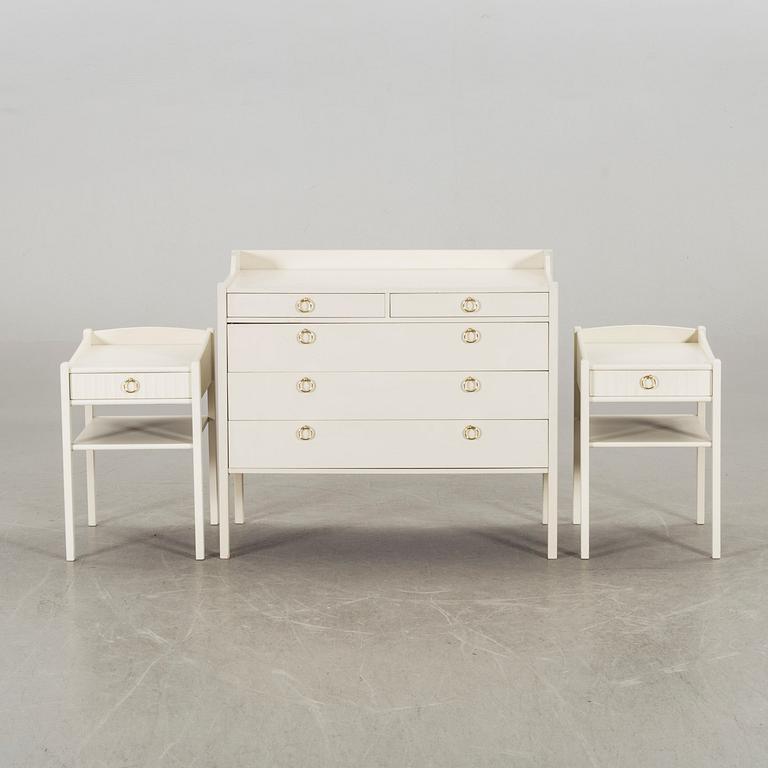 A pair of second half of the 20th century bedside tables and a chest of drawers.