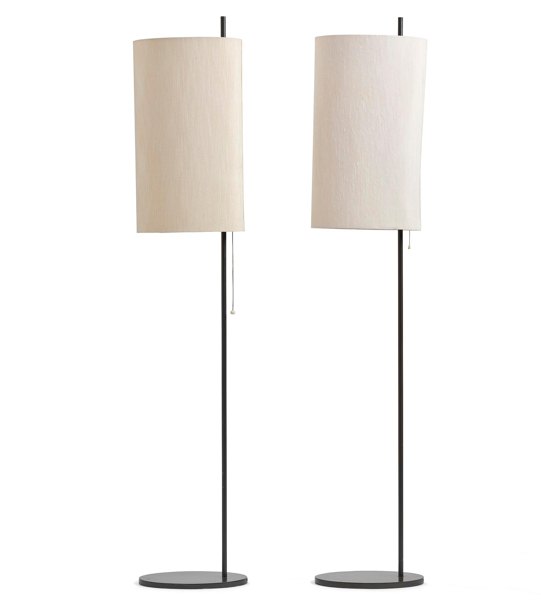 Arne Jacobsen, golvlampor, ett par, "AJ Royal", Louis Poulsen, Danmark, 1960-tal.