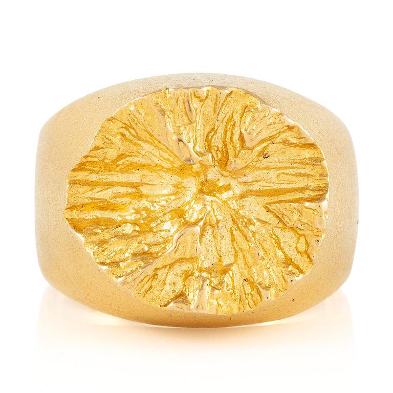 A Björn Weckström,  "Devil's Wheel"  ring 18K gold, Lapponia 1978.