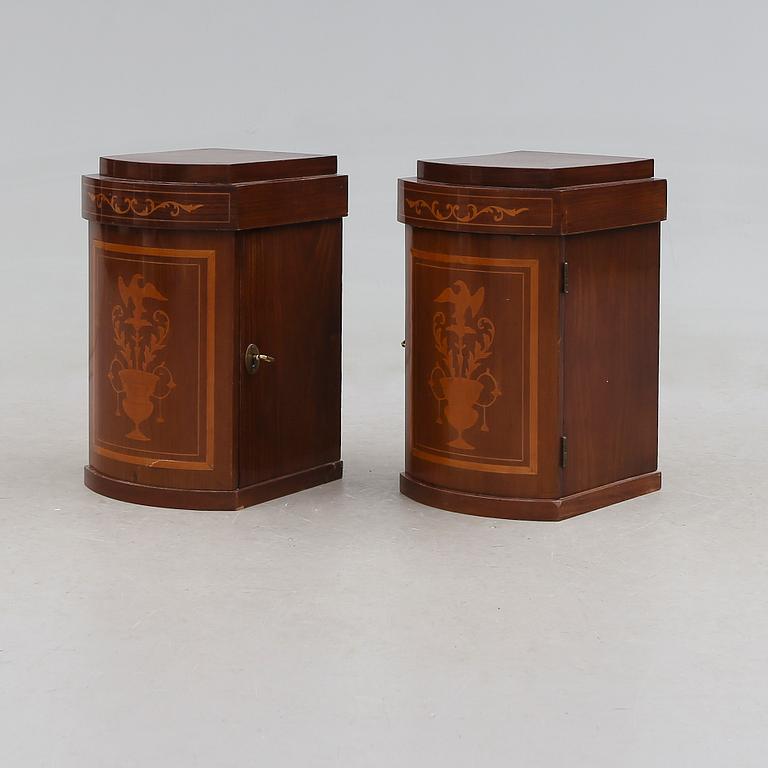 SKÅP, 1 par, 1900-talets första hälft.