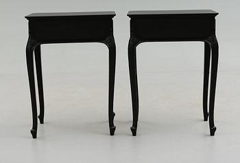SÄNGBORD, 1 par, rokokostil, 1900-talets andra hälft.